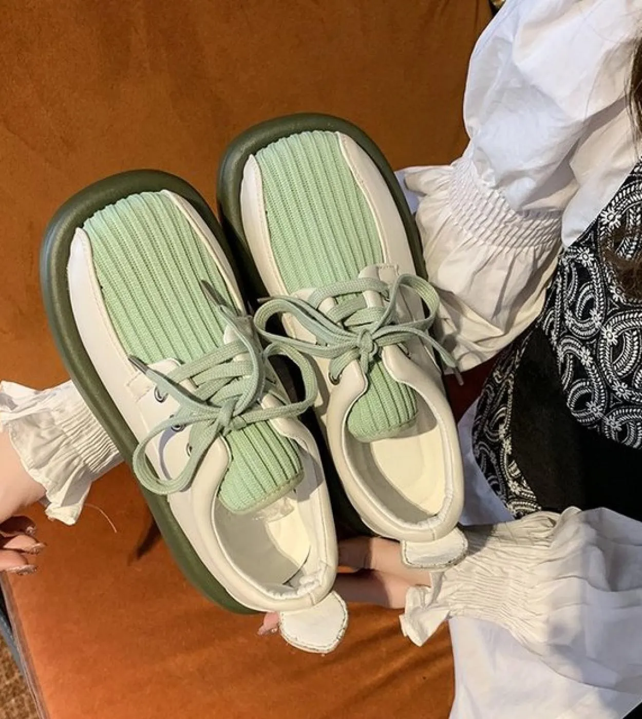 2022 nuove scarpe casual da donna di moda allacciate in maglia tinta unita scarpe con plateau punta tonda casual tacco medio sig