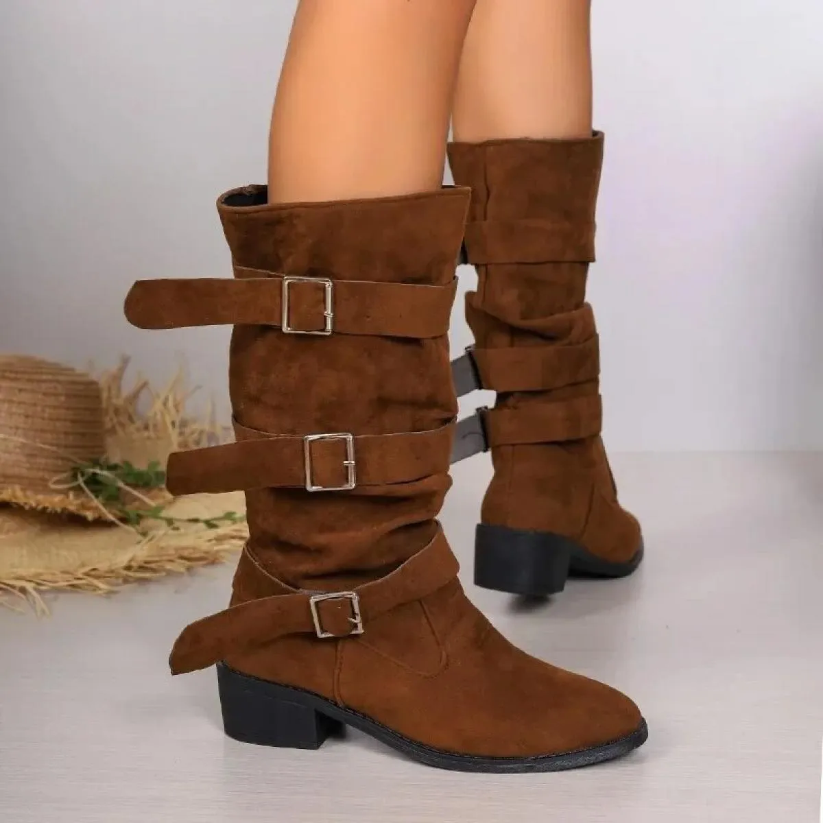 2024 Scarpe da donna di moda Inverno Tacco quadrato Stivali moderni Metà polpaccio a punta Antiscivolo Tacco basso Stivali grand