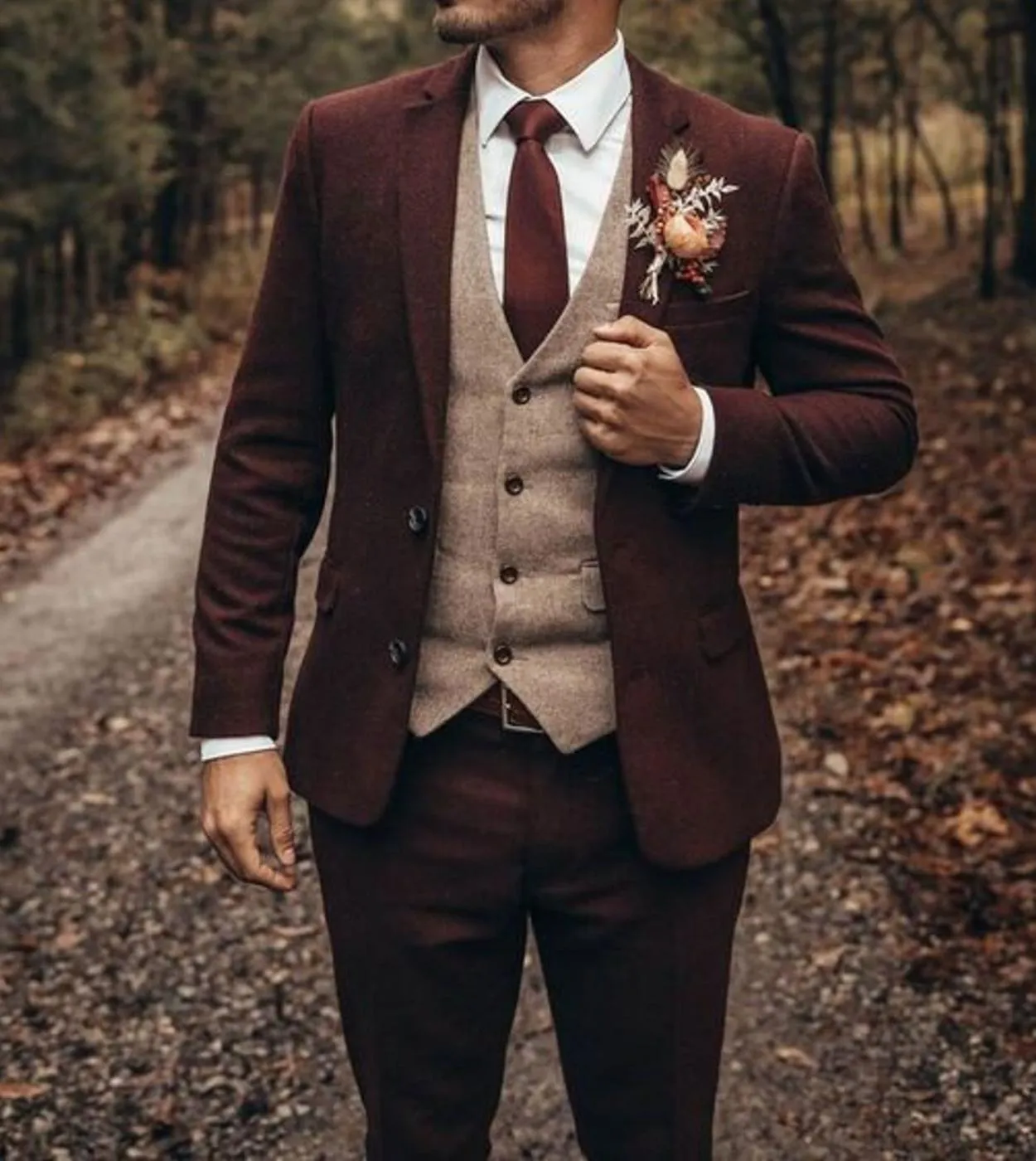 Abiti classici marroni per uomo Notch Risvolto Smoking da sposa Abiti da sposo Su misura 3 pezzi Giacca pantaloni gilet Conjunto