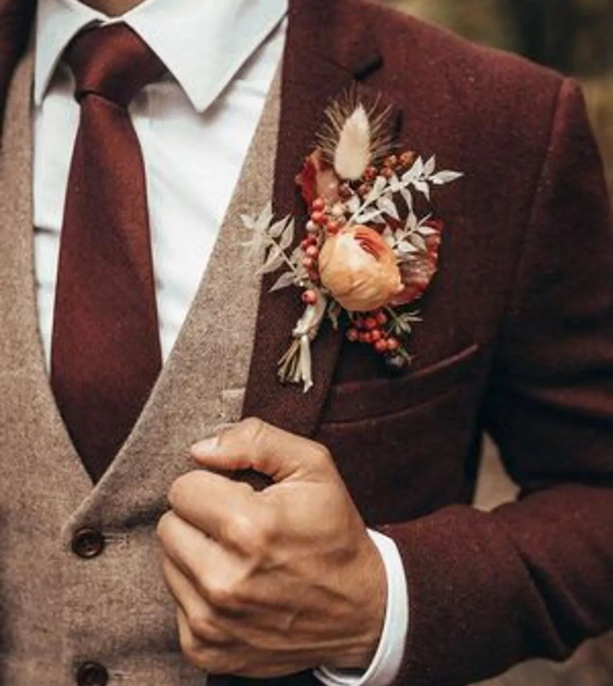 Abiti classici marroni per uomo Notch Risvolto Smoking da sposa Abiti da sposo Su misura 3 pezzi Giacca pantaloni gilet Conjunto