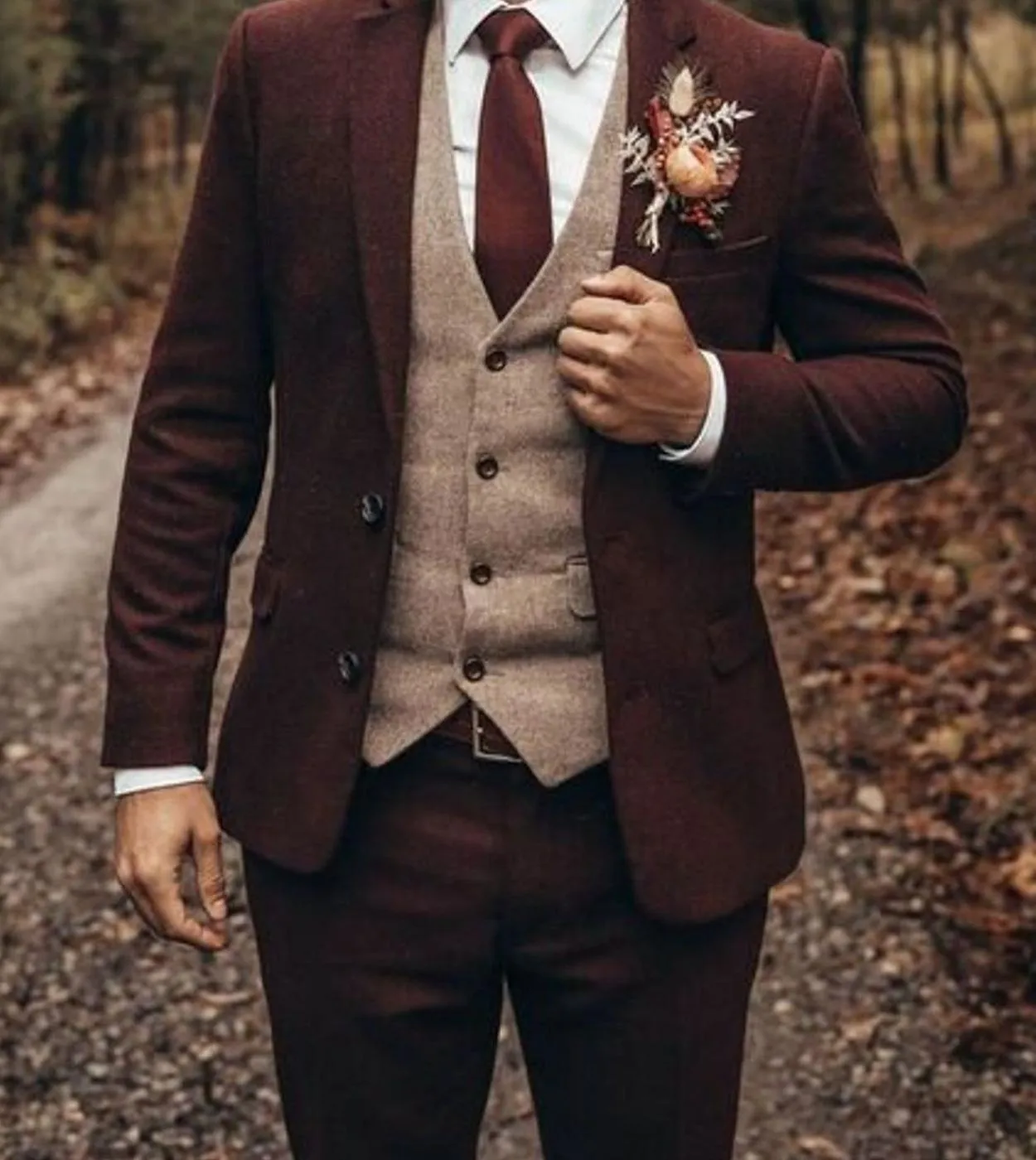 Abiti classici marroni per uomo Notch Risvolto Smoking da sposa Abiti da sposo Su misura 3 pezzi Giacca pantaloni gilet Conjunto