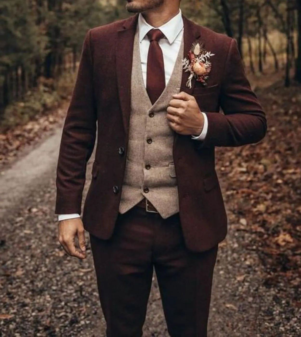 Abiti classici marroni per uomo Notch Risvolto Smoking da sposa Abiti da sposo Su misura 3 pezzi Giacca pantaloni gilet Conjunto