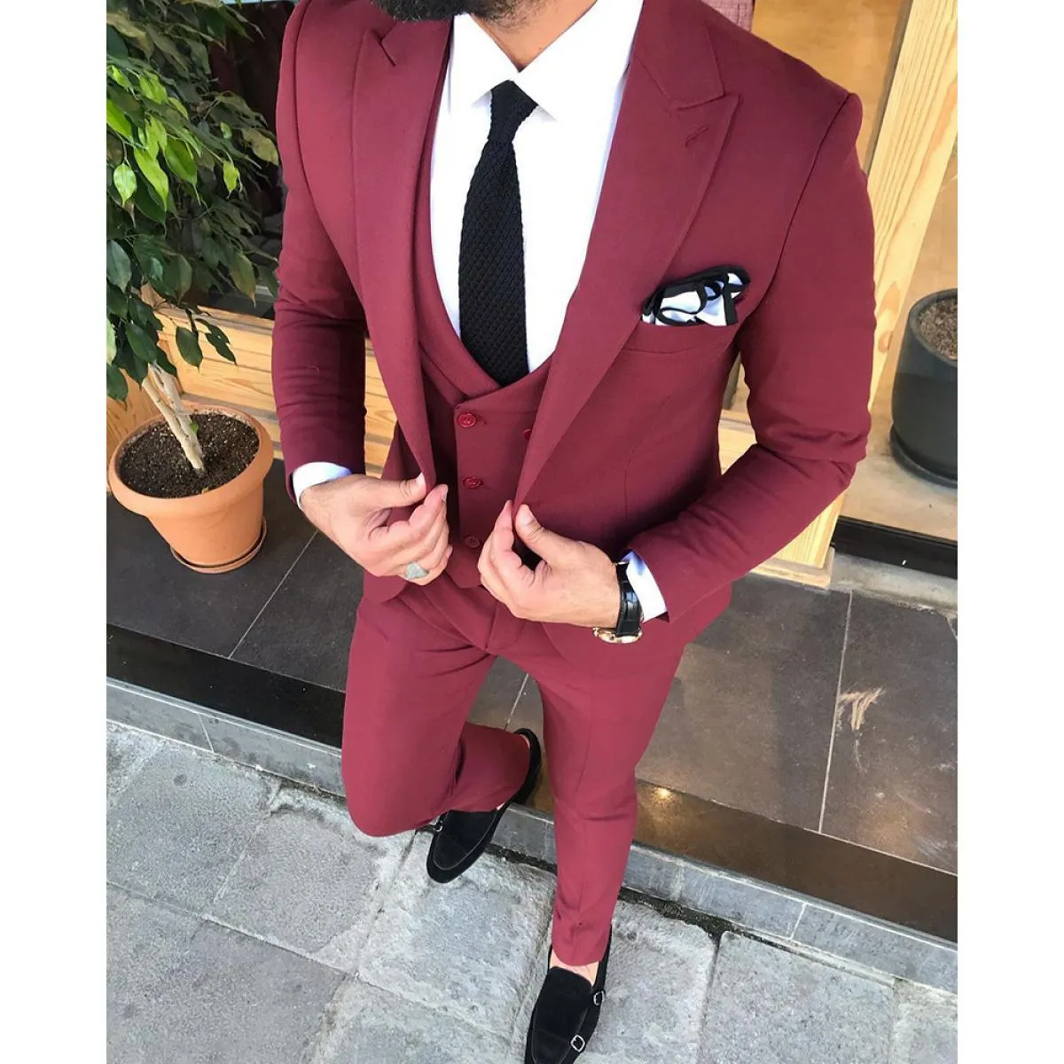 Abiti da uomo per giacca da matrimonio Giacca rossa Pantaloni Gilet Tre pezzi Monopetto Risvolto con visiera Moda Regular Slim F