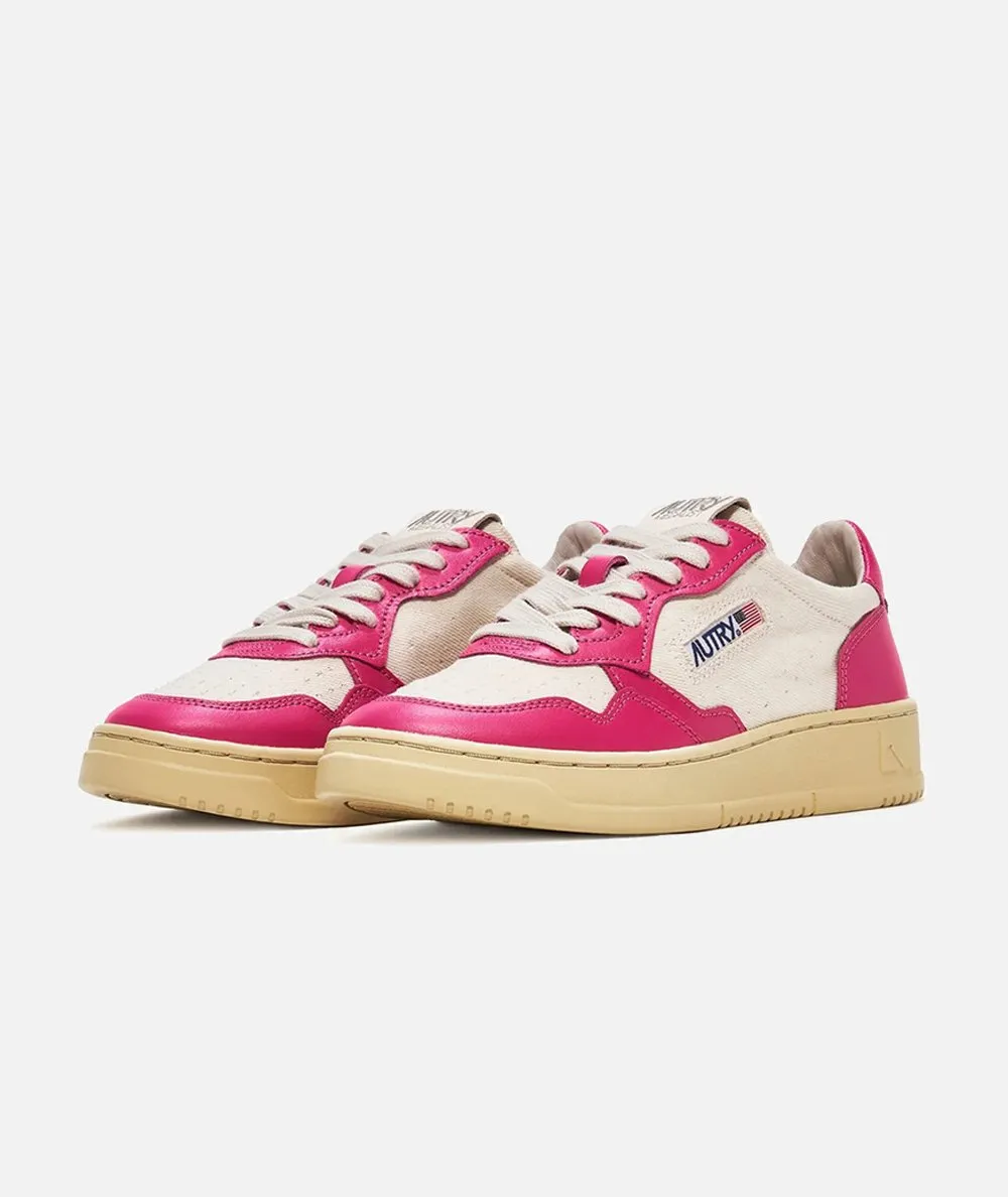 AUTRY DONNA--Medalist Low sneakers in suede and leather