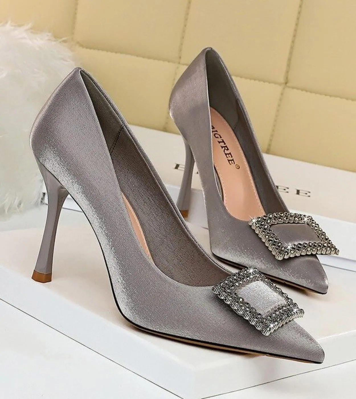 Bigtree Designer Scarpe da donna Décolleté Scarpe da donna Tacchi alti con strass Tacchi alti Moda Scarpe da sposa 2022 da donna