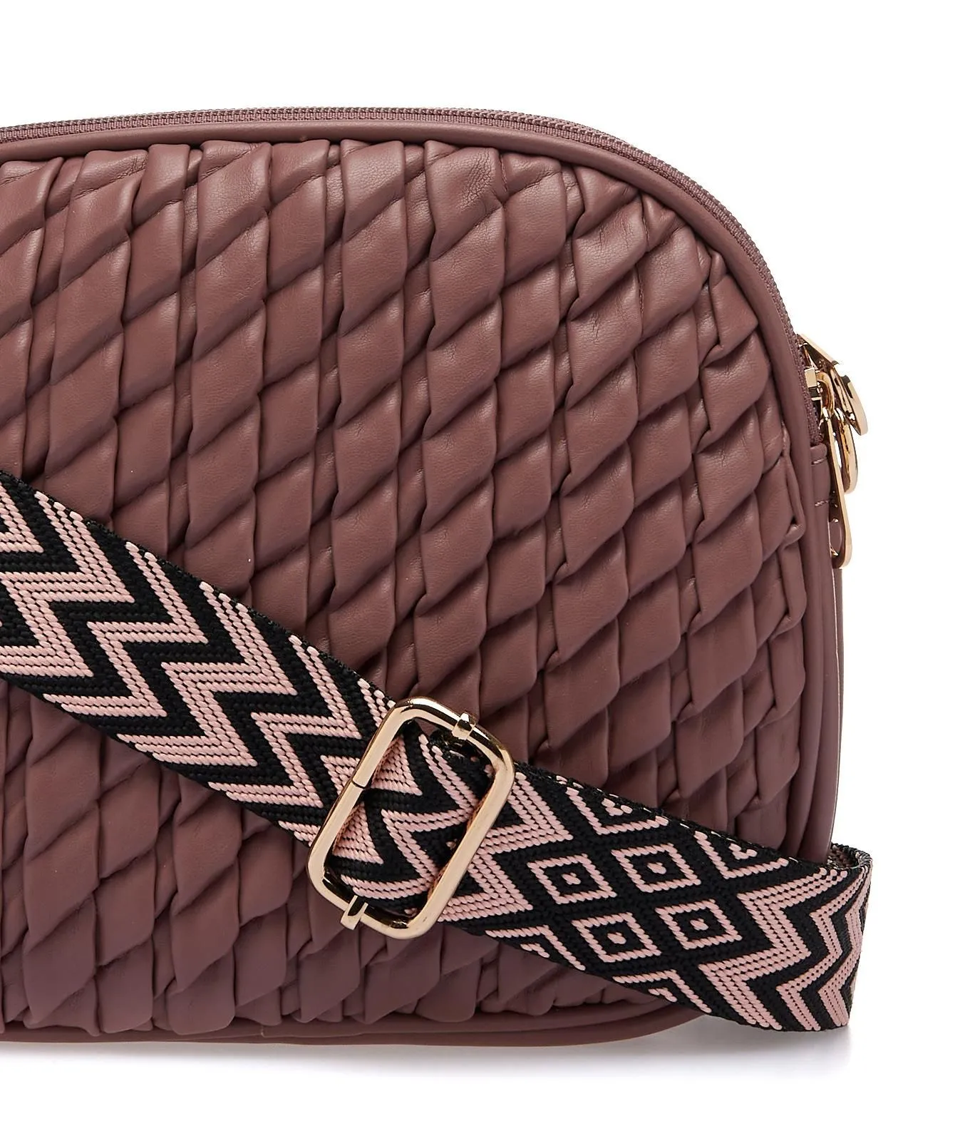 Borsa rosa trapuntata con tracolla in tessuto