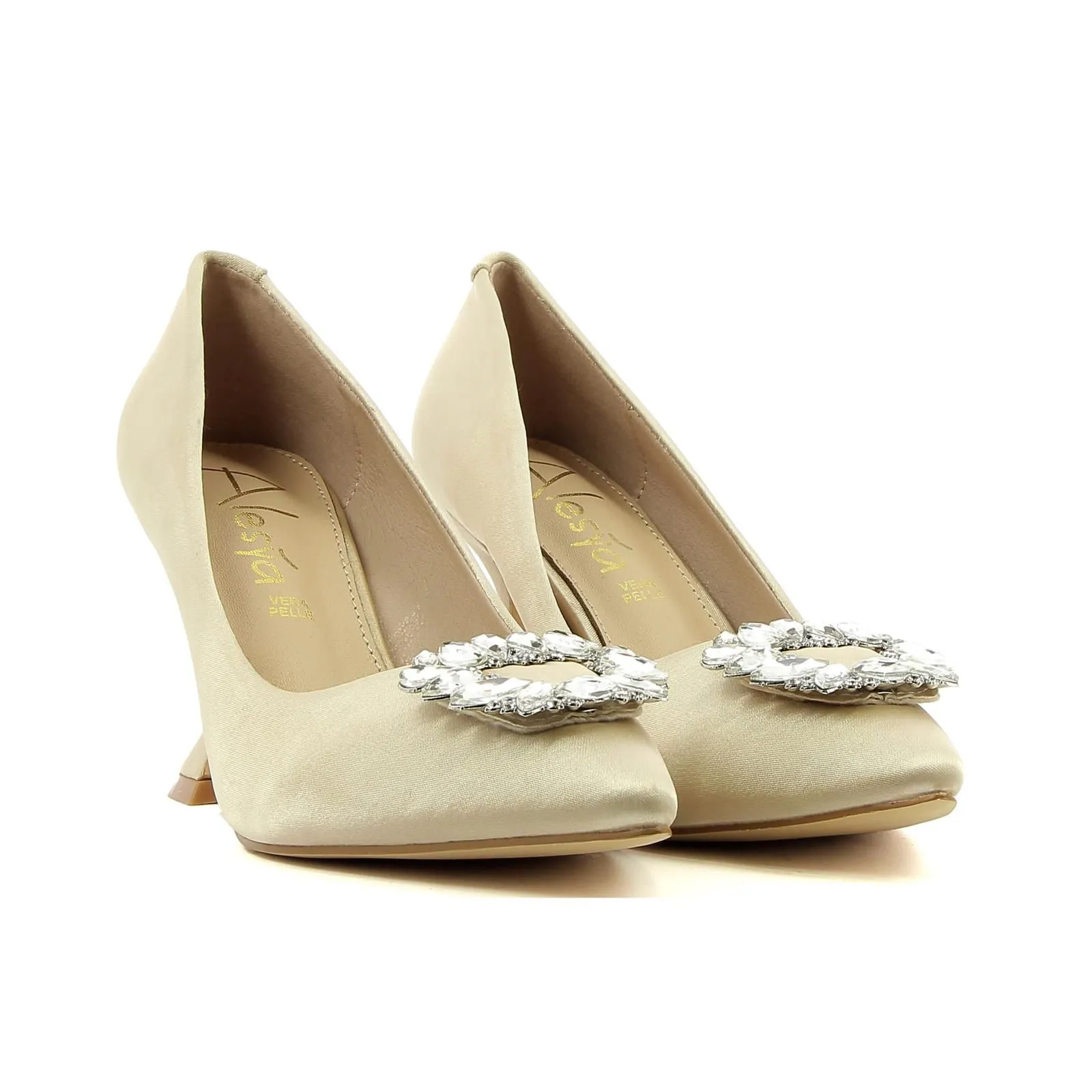 Decolletè beige con tacco a rocchetto