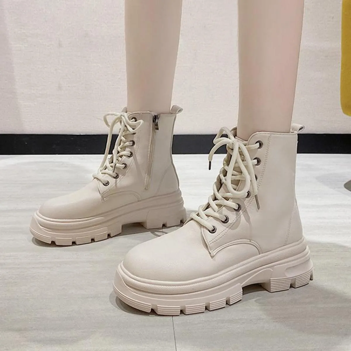 Europa 2022 nuovi stivali da donna stivali in pelle verniciata tacco quadrato scarpe alte da donna stivali corti di lusso alla m