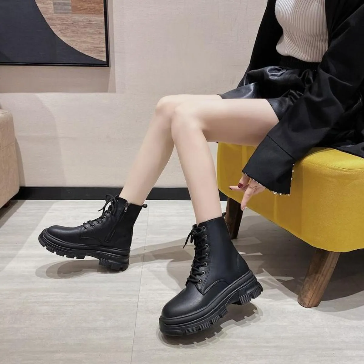 Europa 2022 nuovi stivali da donna stivali in pelle verniciata tacco quadrato scarpe alte da donna stivali corti di lusso alla m