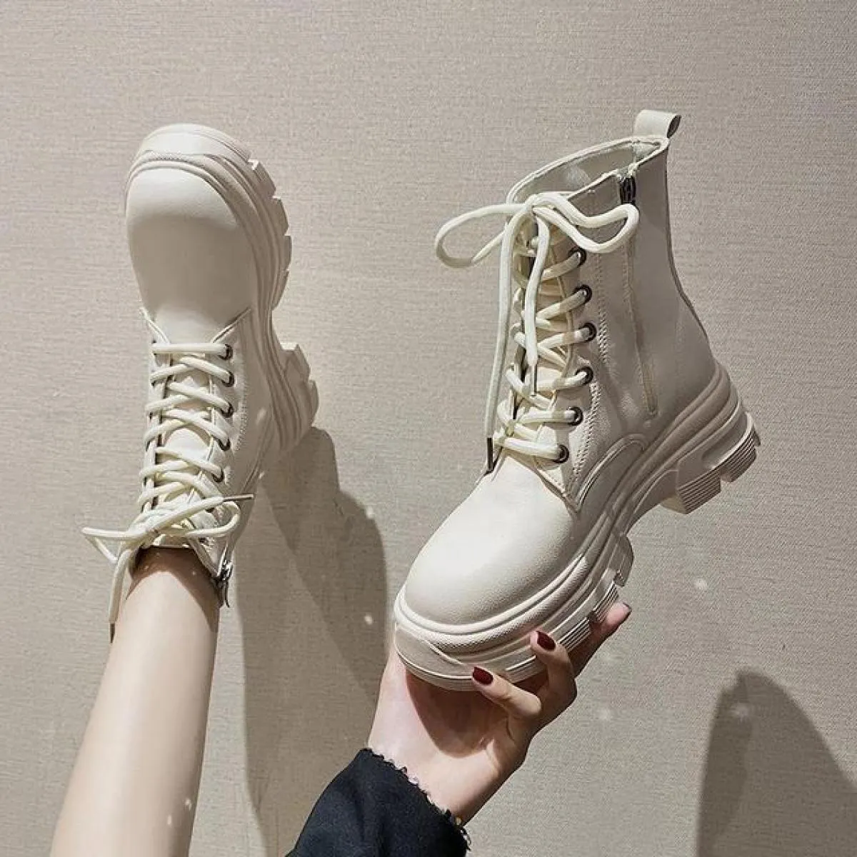 Europa 2022 nuovi stivali da donna stivali in pelle verniciata tacco quadrato scarpe alte da donna stivali corti di lusso alla m
