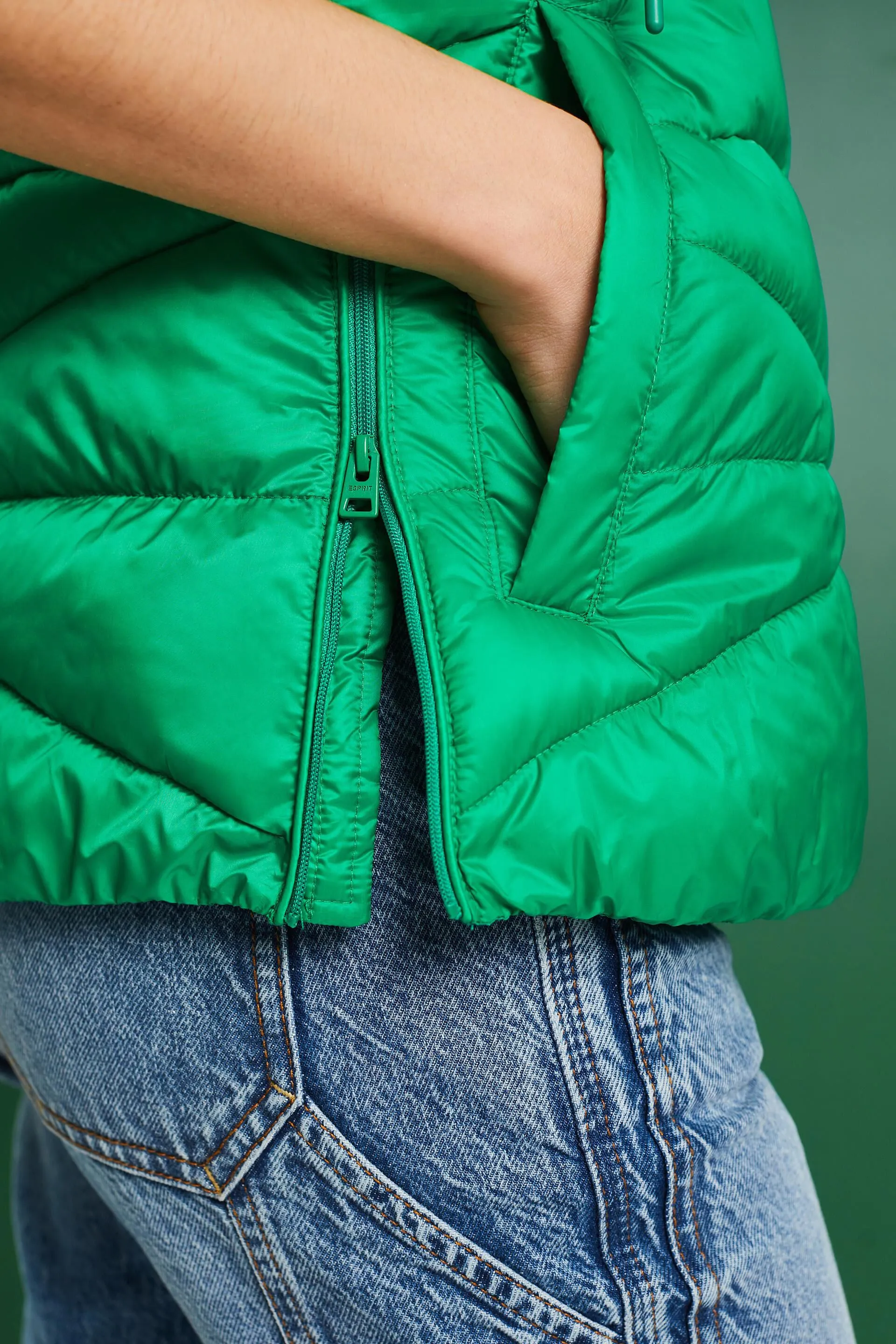 Gilet con cappuccio idrorepellente