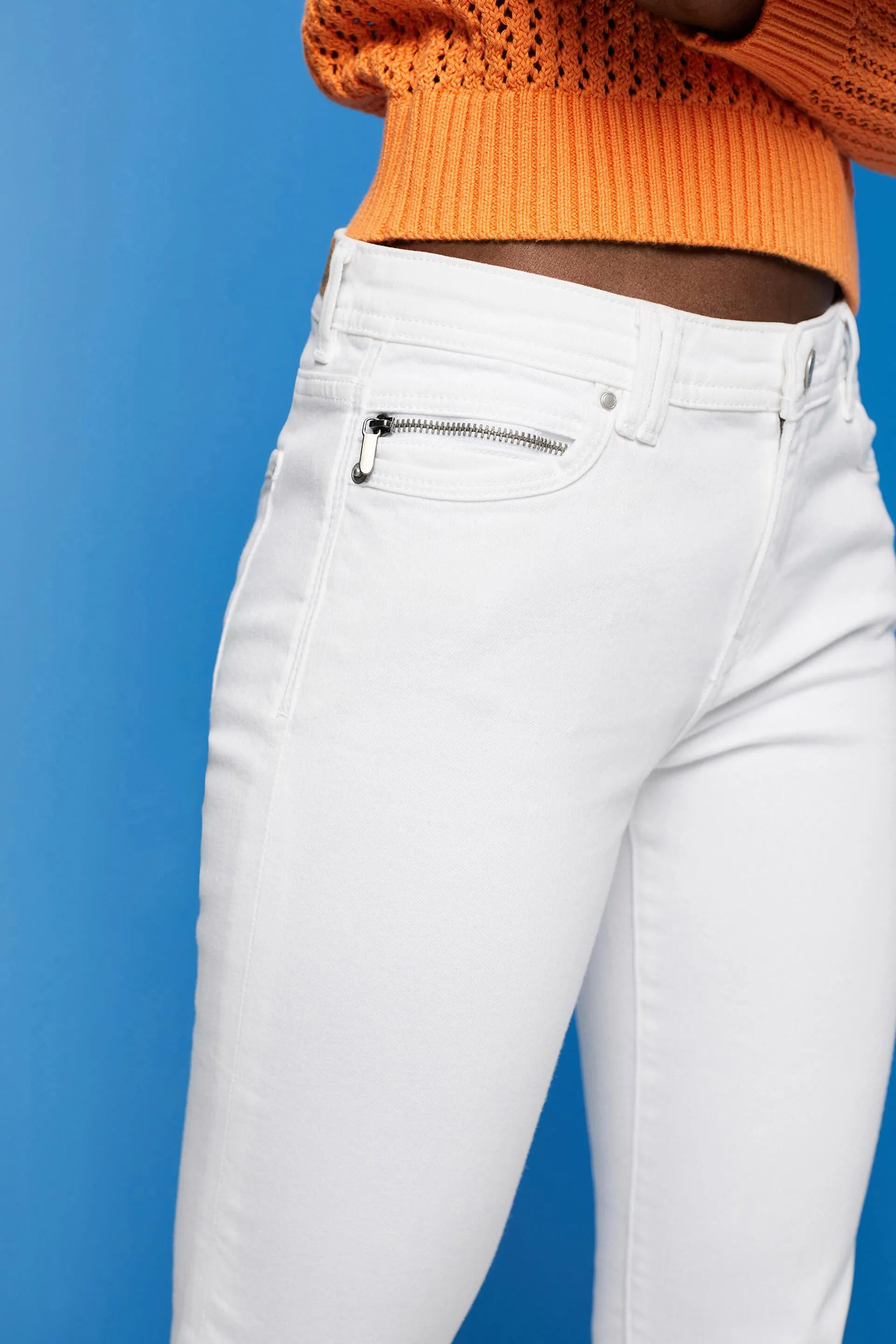 Jeans con dettaglio con zip