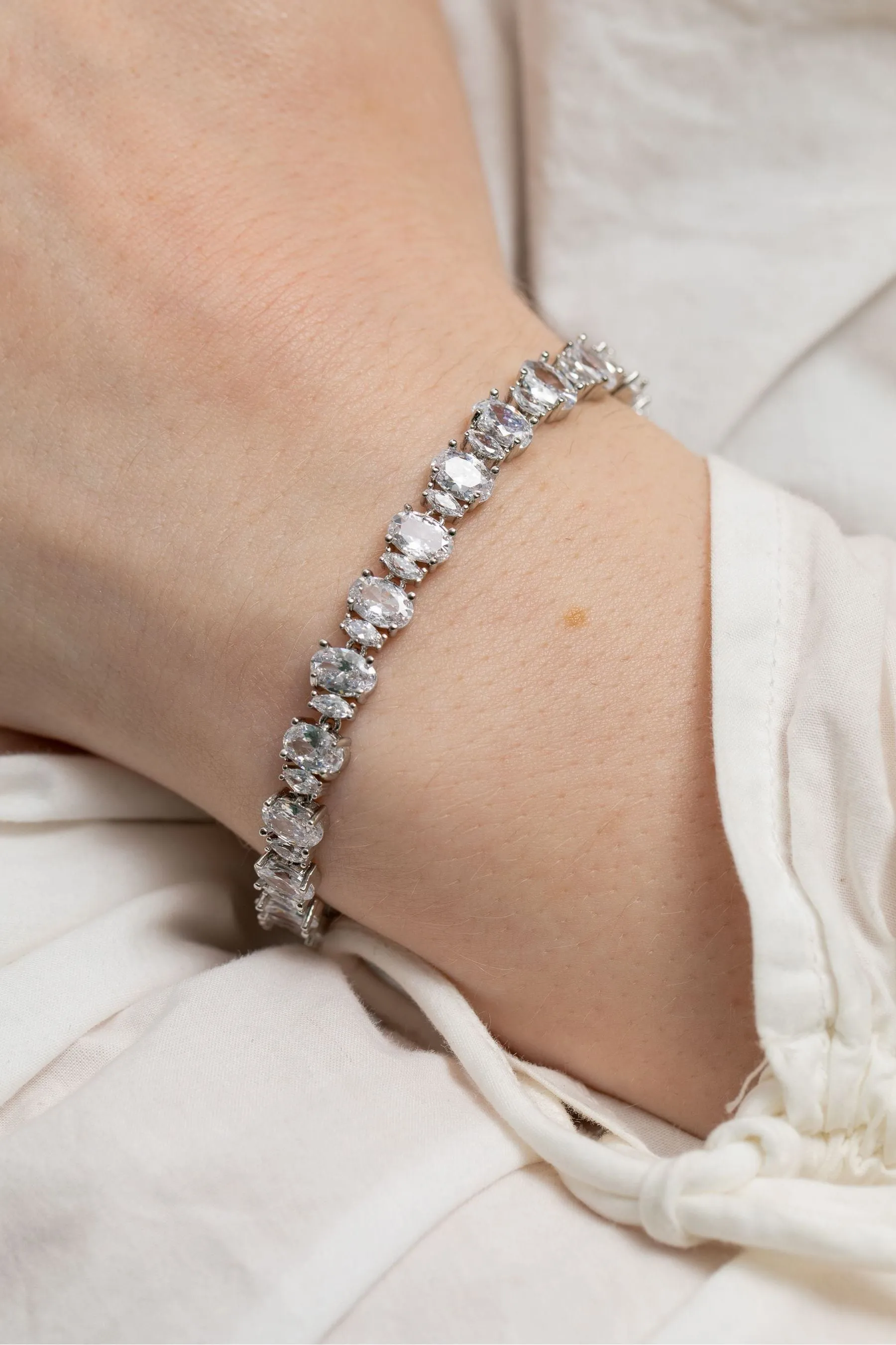 Jon Richard - Bracciale ovale con navette e zirconia cubica