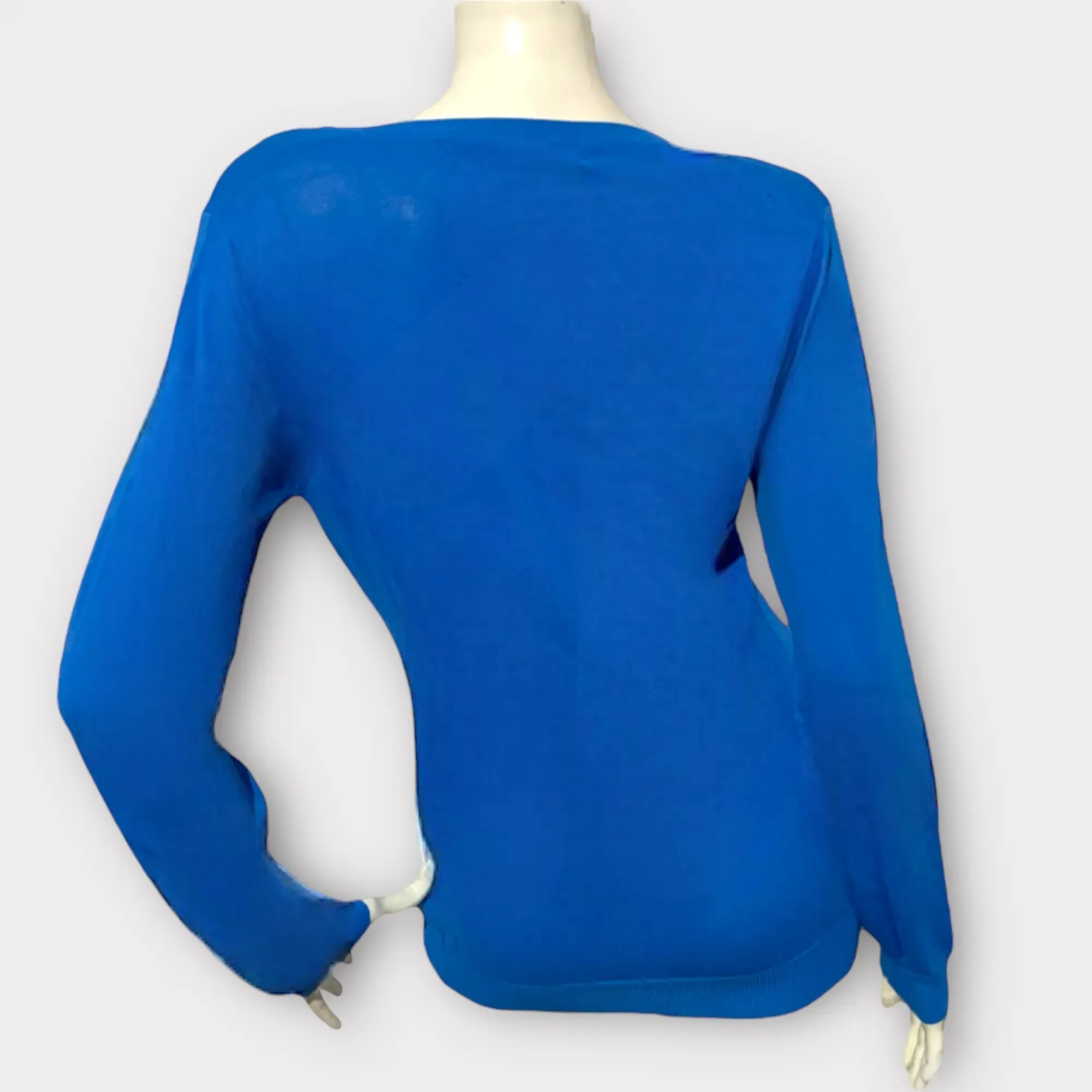Koralline – Maglia azzurra scollo a V