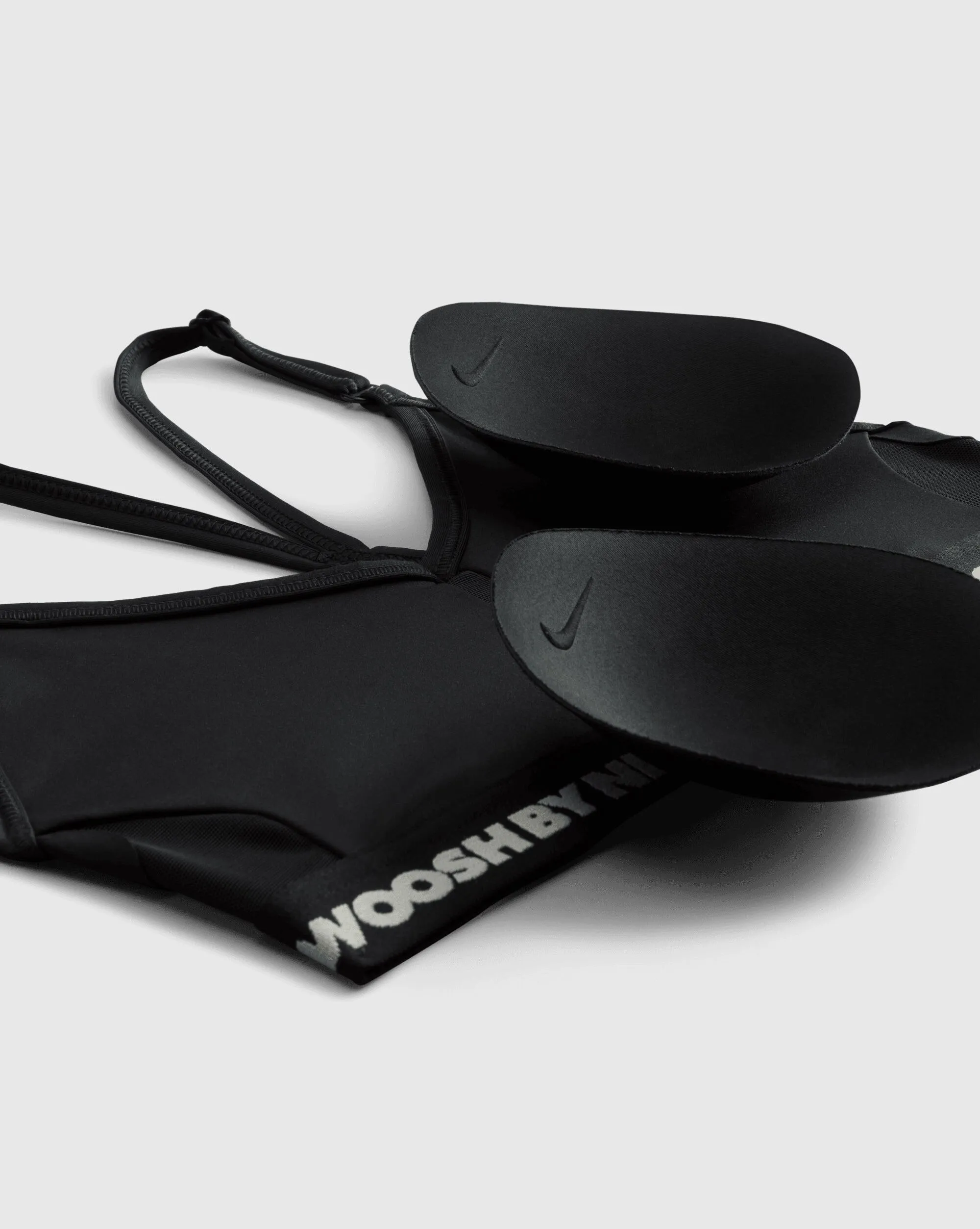 Nike Indy Bra Imbottito A Sostegno Leggero Con Scollo a V Nero Donna