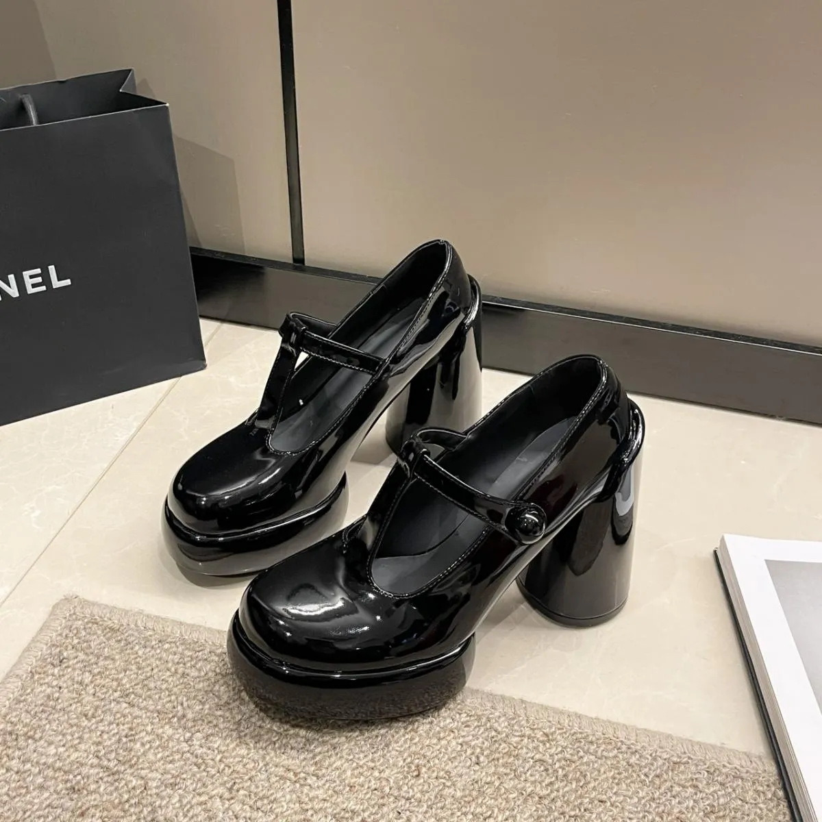 Nuove scarpe da donna con punta tonda Décolleté cilindrici con tacco spesso Piattaforma Moda da donna Scarpe da festa Fondo ross
