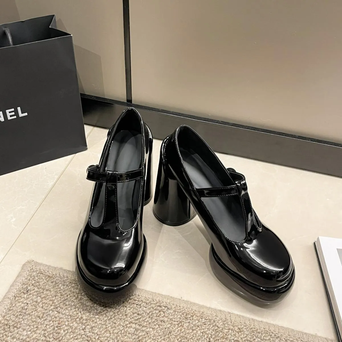 Nuove scarpe da donna con punta tonda Décolleté cilindrici con tacco spesso Piattaforma Moda da donna Scarpe da festa Fondo ross