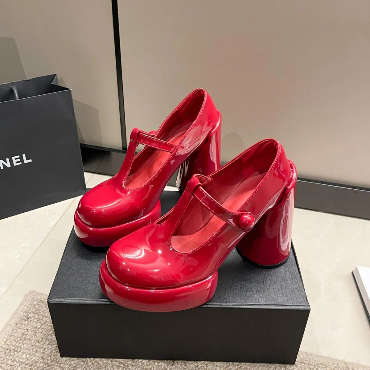 Nuove scarpe da donna con punta tonda Décolleté cilindrici con tacco spesso Piattaforma Moda da donna Scarpe da festa Fondo ross