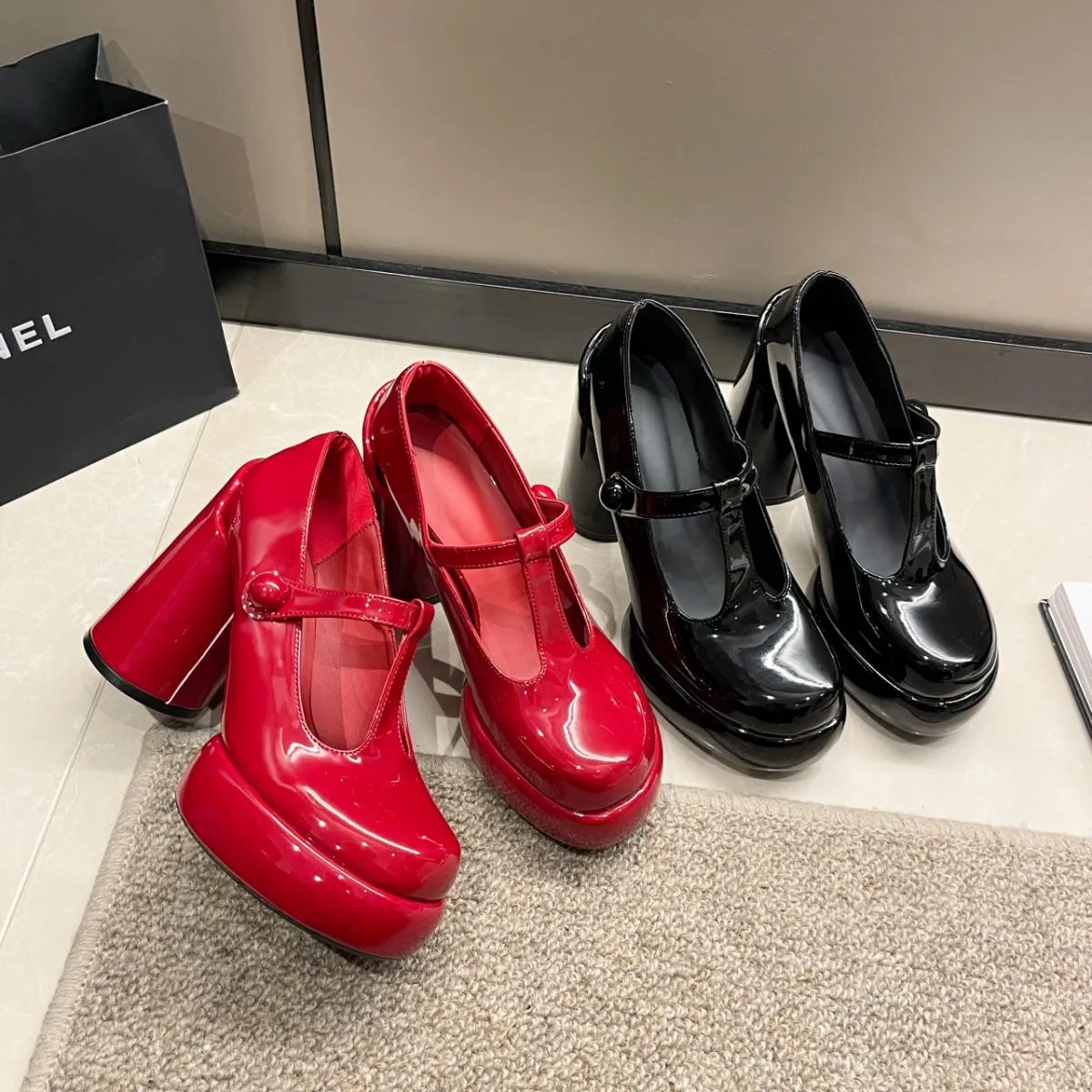 Nuove scarpe da donna con punta tonda Décolleté cilindrici con tacco spesso Piattaforma Moda da donna Scarpe da festa Fondo ross
