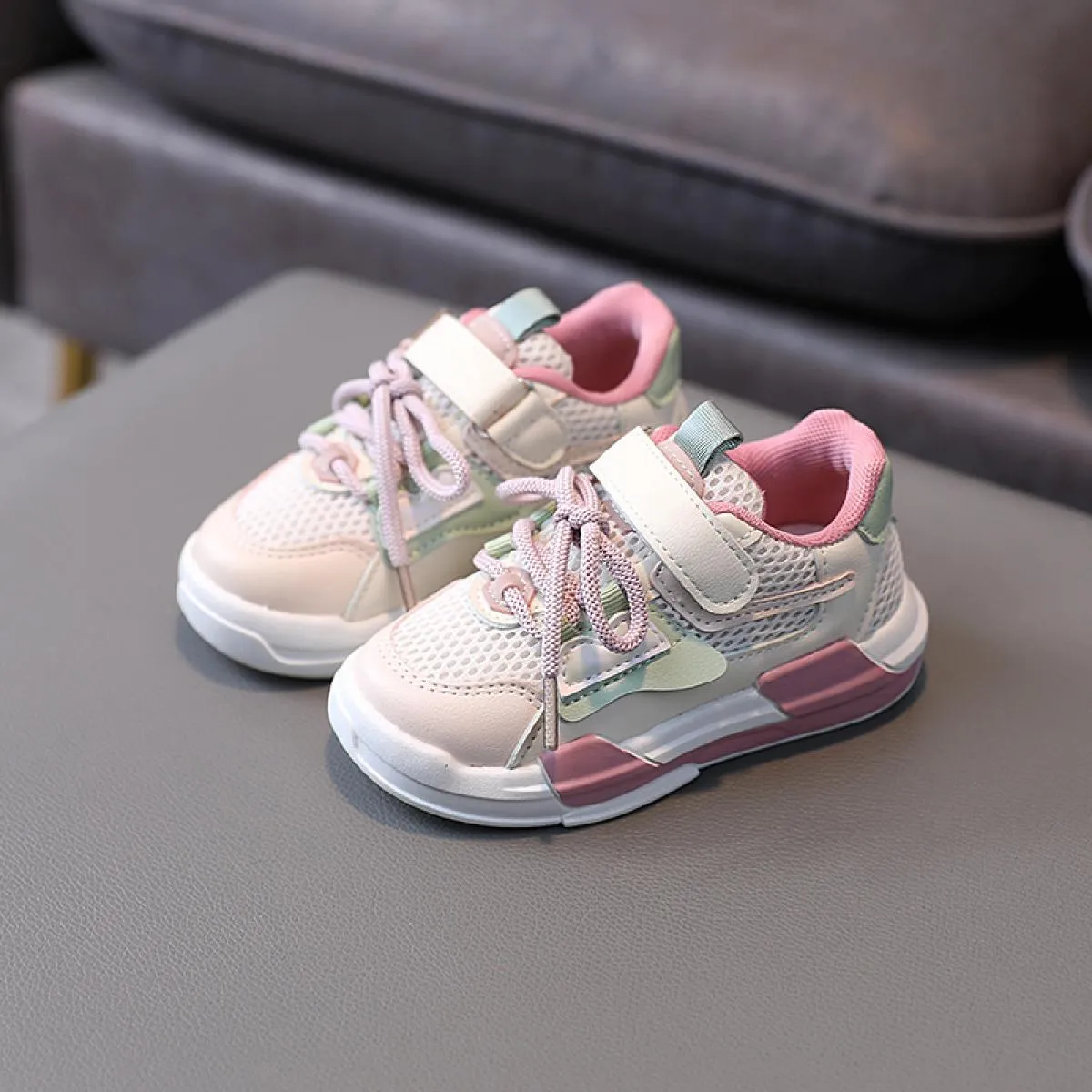 Nuove sneakers per bambini con tacco piatto per la primavera 2023 Scarpe per bambini firmate chic Ragazzo Sneaker grigia Scarpe