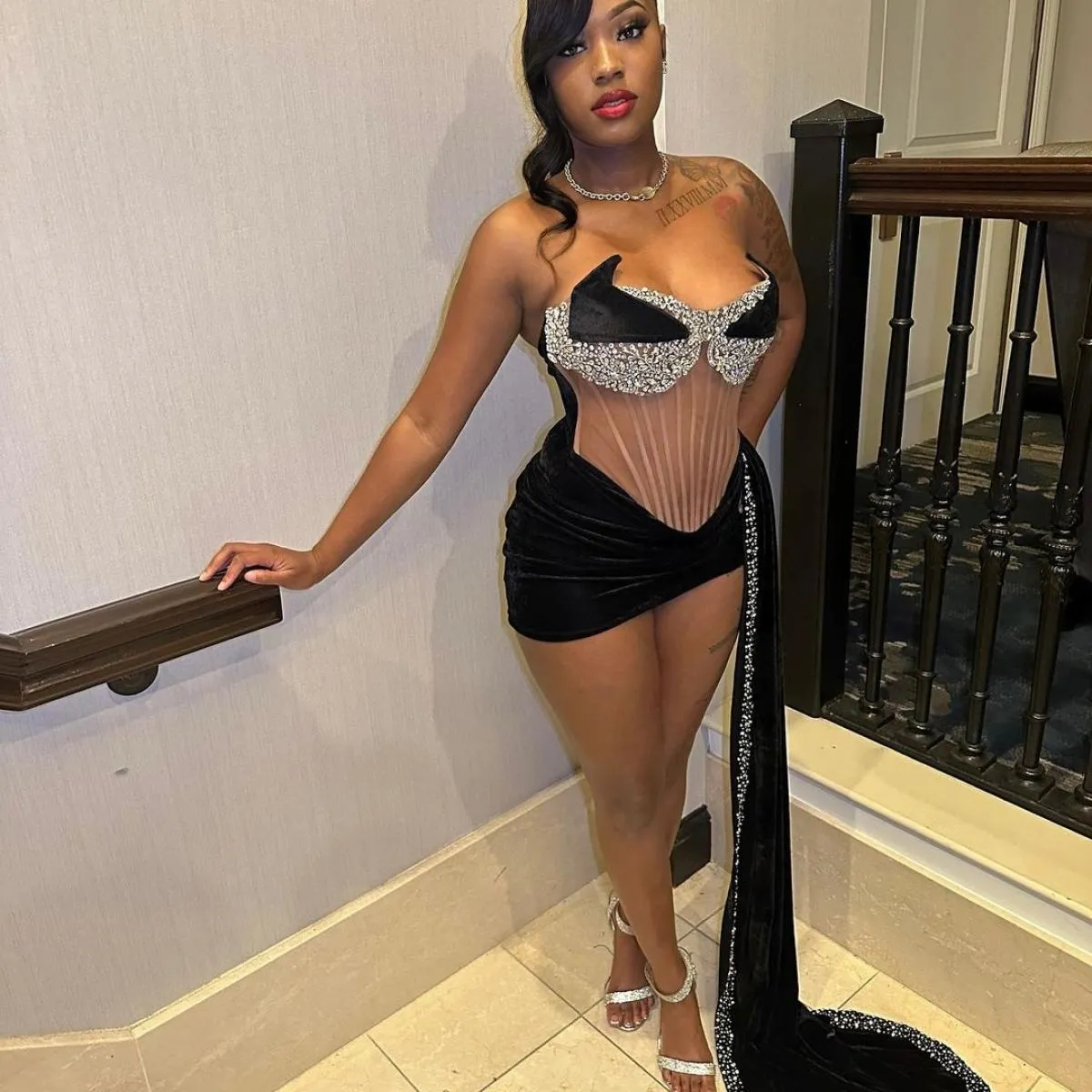 Nuovo arrivo ragazze nere in velluto mini abiti da ballo corsetto rosa perline pesanti abito da cocktail corto nascita ragazza a