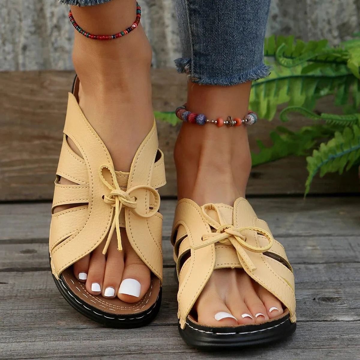 Sandali con plateau stile romano per donna estate 2024 pantofole con zeppa scavate di nuova moda donna comode scarpe antiscivolo