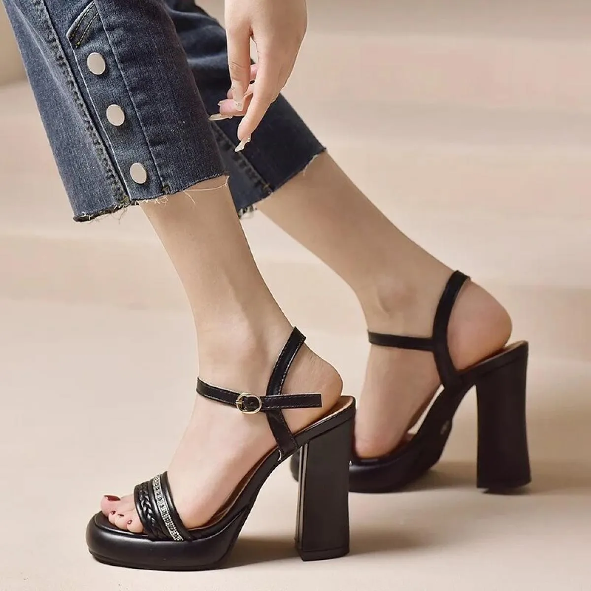 Scarpe con tacco largo da donna 2023 Estate New Vintage Abkle Strap Open Toe Sandali con tacco da donna Abito piattaforma uffici