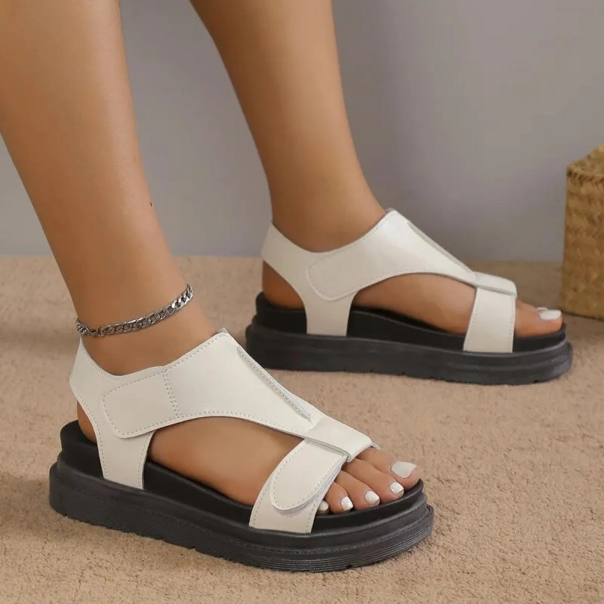 Scarpe da donna 2023 sandali da donna romani di alta qualità vendita calda sandali casual da donna scarpe con plateau a punta ap