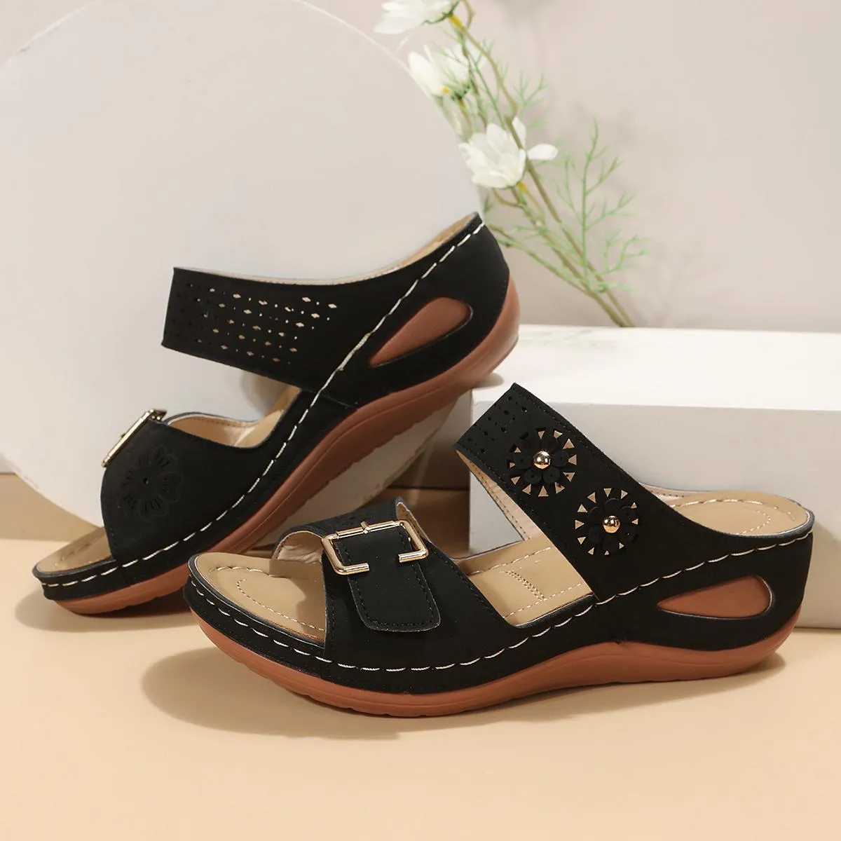 Scarpe estive da donna con punta aperta Nuovi comodi sandali da donna con zeppa a bottone singolo Taglie forti con plateau Slip