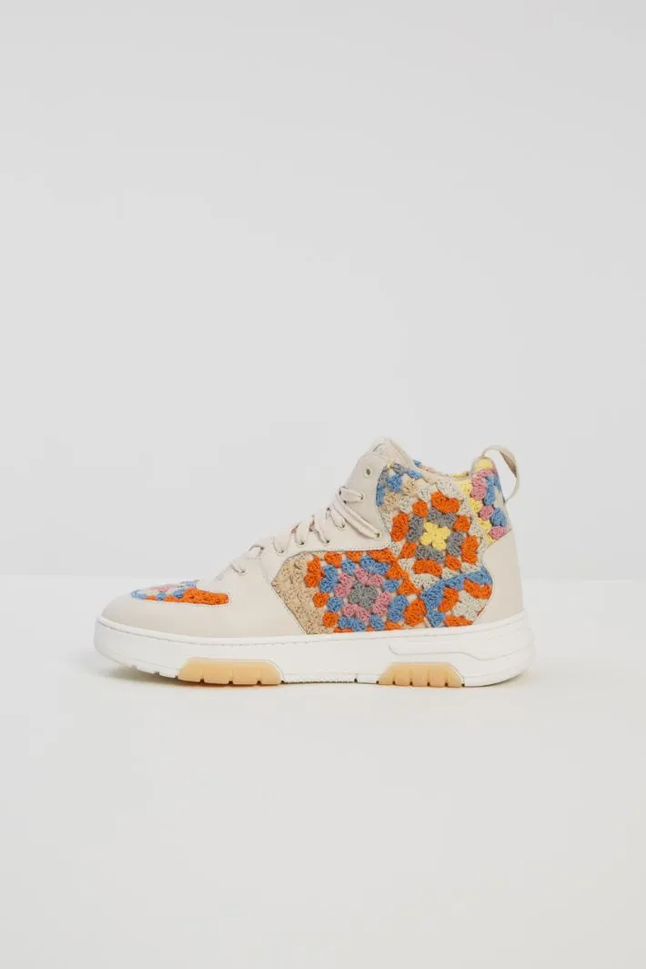 Sneakers con motivo a uncinetto