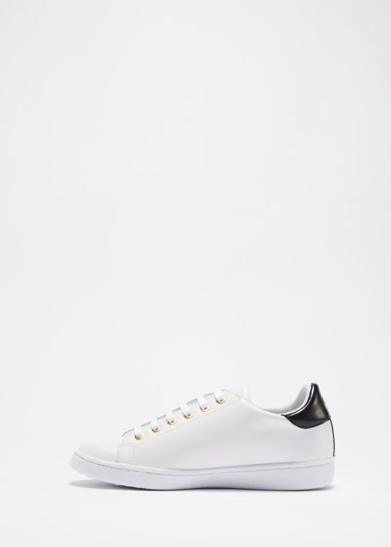 Sneakers con scritte ricamate