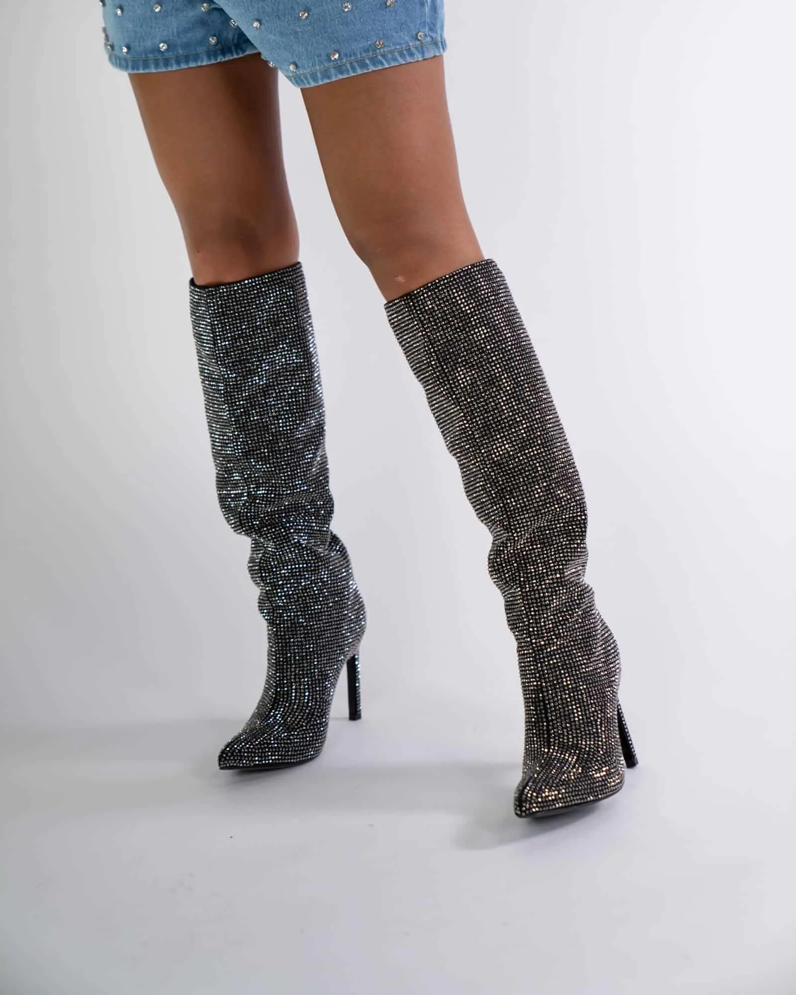 Stivali con tacco sottile e strass - Nero