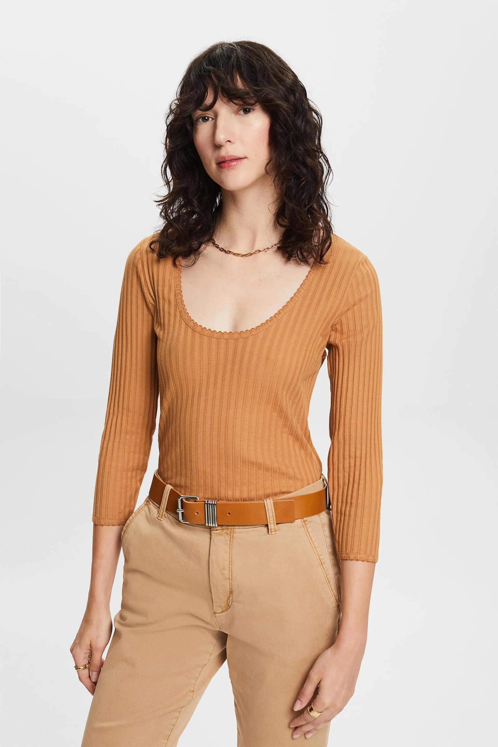 Top con scollo rifinito pointelle